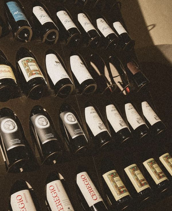 La cantina dell'Osteria Santa Chiara